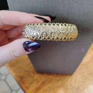 Openable bangle bracelet